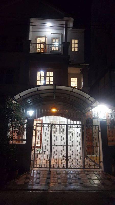 บ้านเช่า 3 ชั้น โลเคชั่นดี ซอยตรงข้าม ซีคอนศรีนครินทร์ เขตประเวศ กรุงเทพ