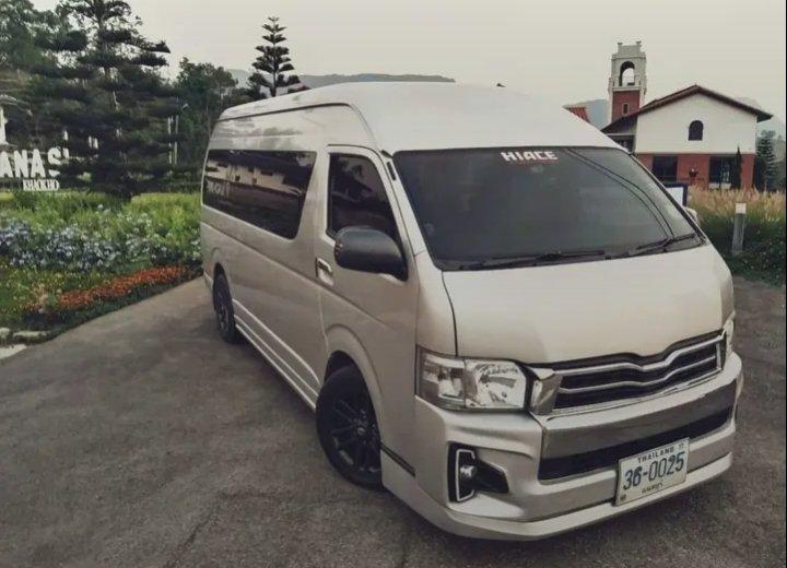 มีรถตู้หลังคาสูงให้เช่าพร้อมคนขับ  วันละ 1,800 บาท มีประกันภัยชั้น1 T.0958568513